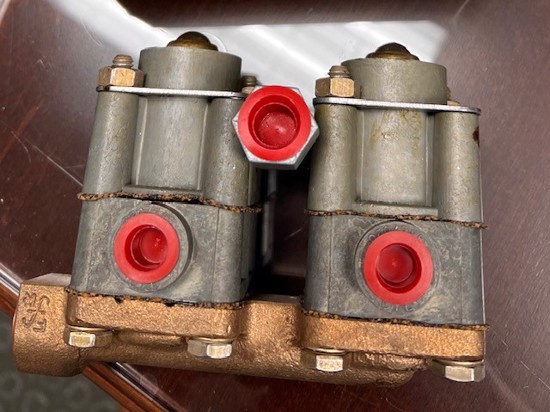 DUAL POPPET VALVE