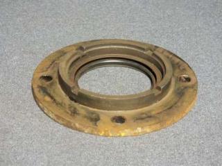 SEAL RETAINER